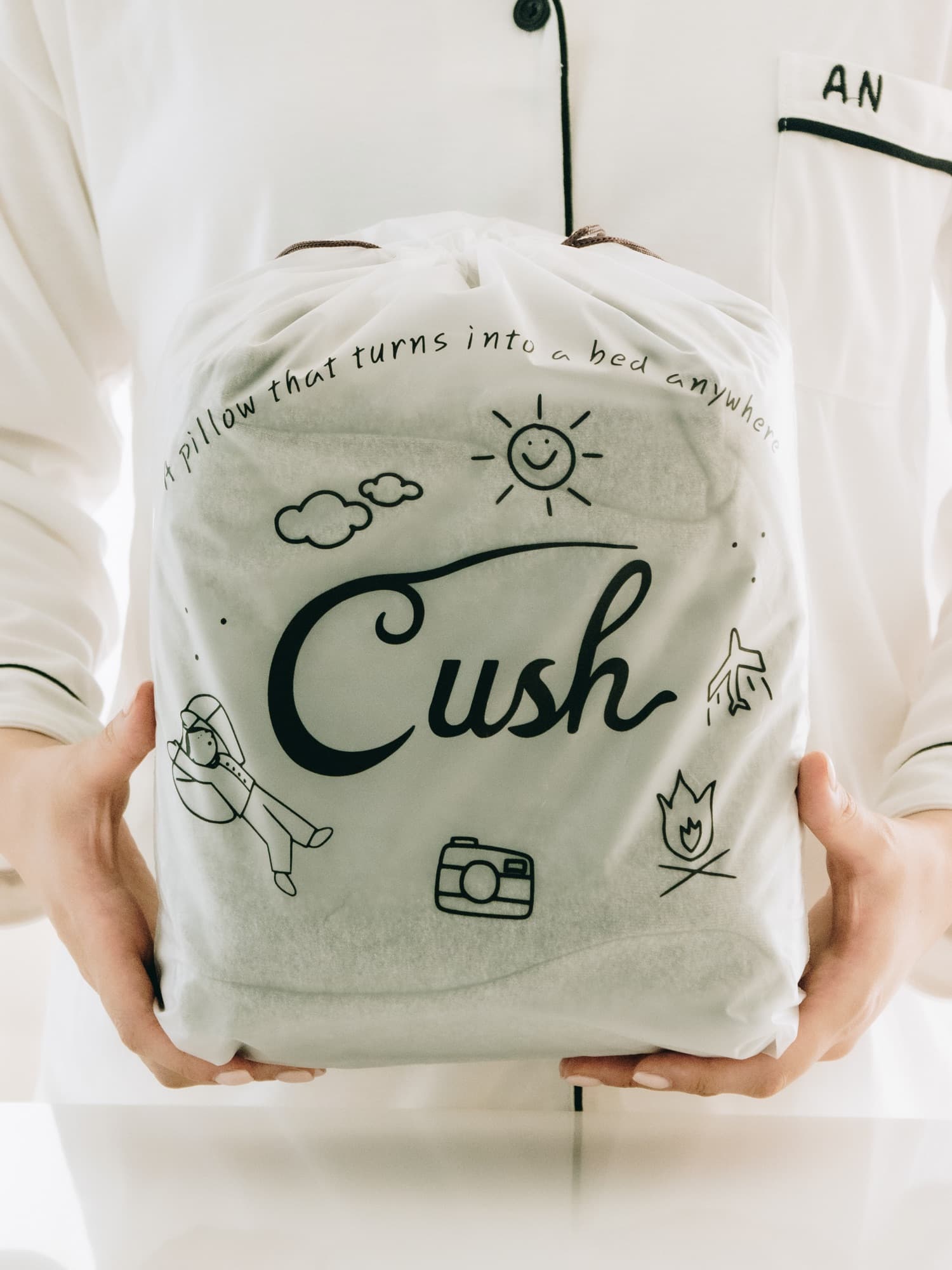 Cushロゴ付きの携帯用袋